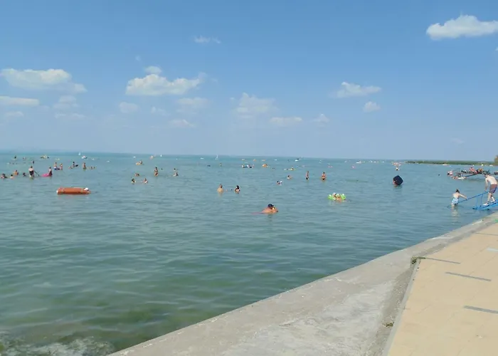 別荘 3 Szobas Fahaz Nyaralo シオーフォク